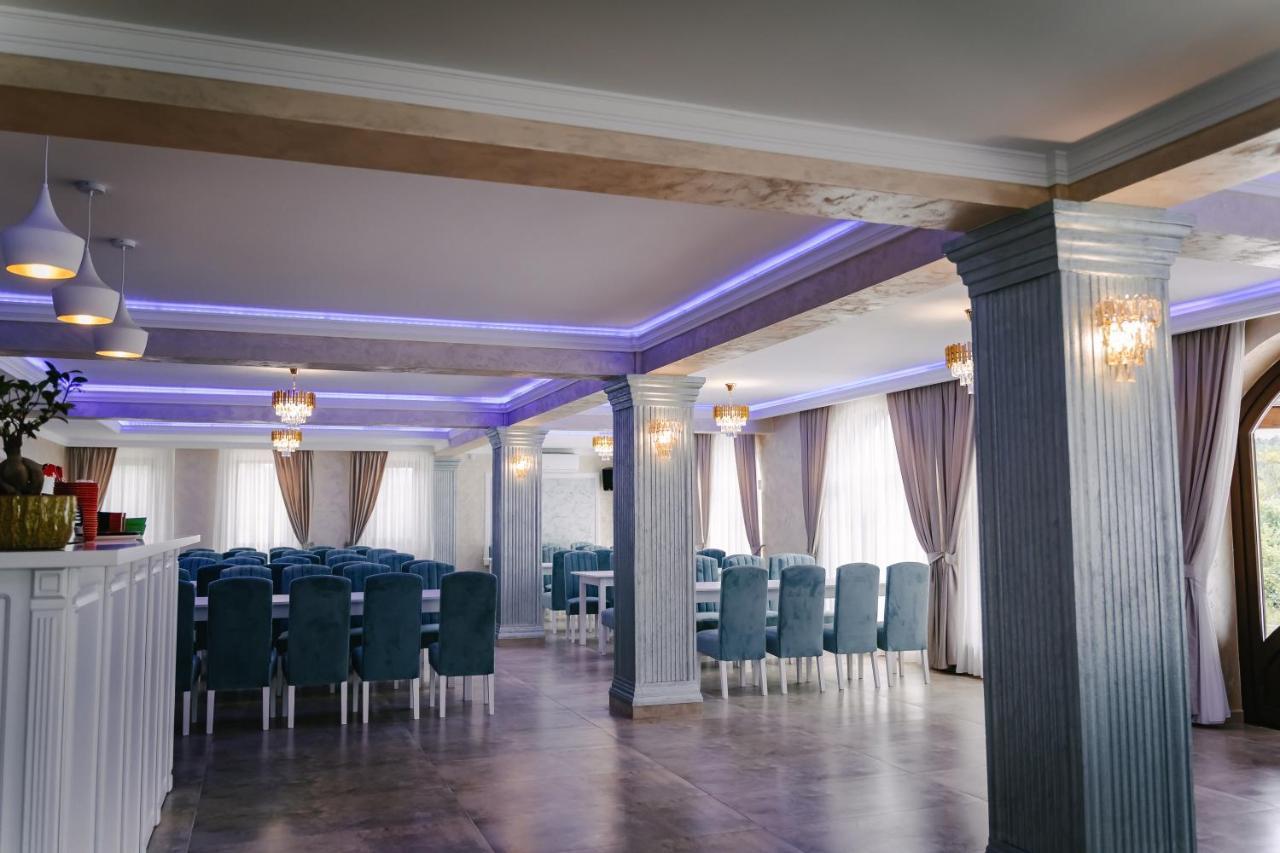 Pensiune-Restaurant Palace Carpinet 外观 照片