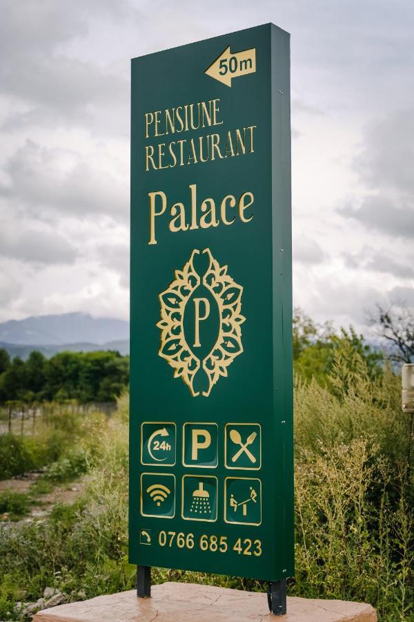 Pensiune-Restaurant Palace Carpinet 外观 照片